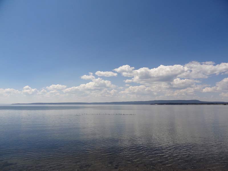 yellowstone-lake-beautiful-view-1399