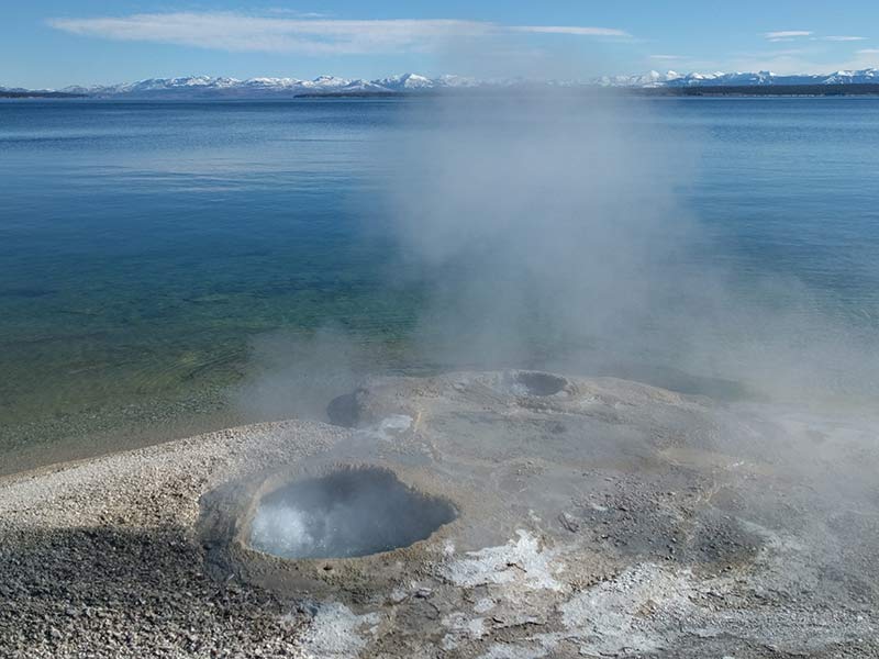 yellowstone-lake-geyser-1397